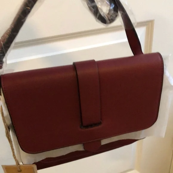Sophisticated Brown and Red Crossbody Bag - Picture 11 of 14